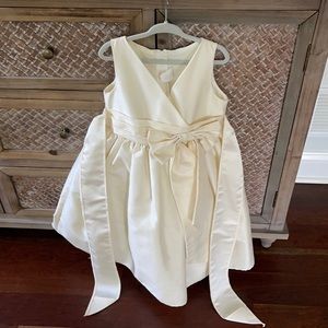 Sweet Kids Ivory Bow Flower Girl Dress size 4